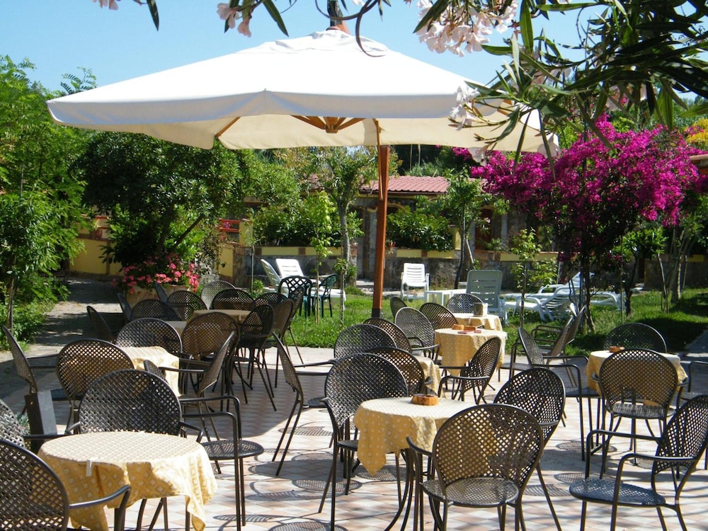 restaurant-cafeteria