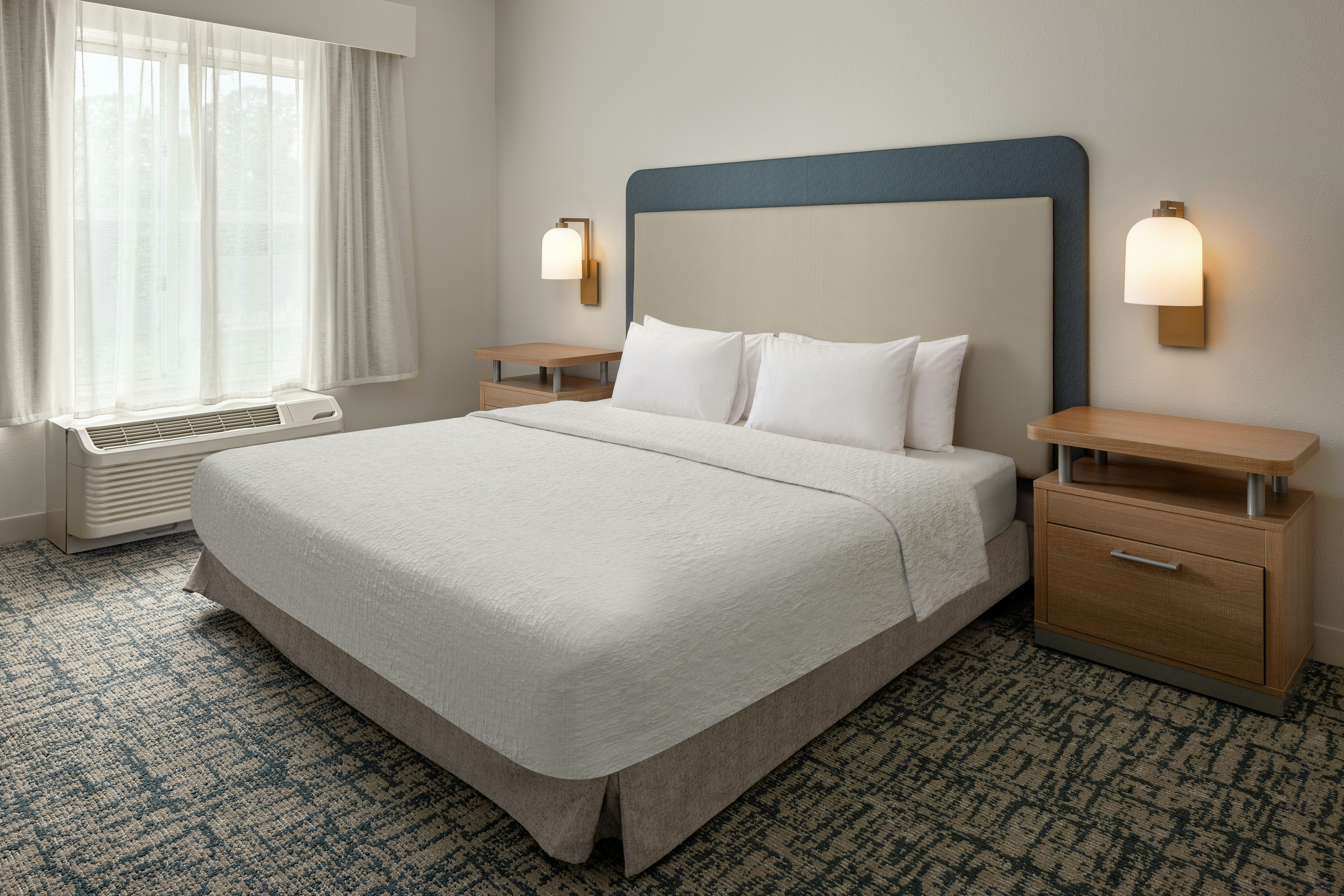 Suite, 1 King and 2 Queen Beds, Accessible