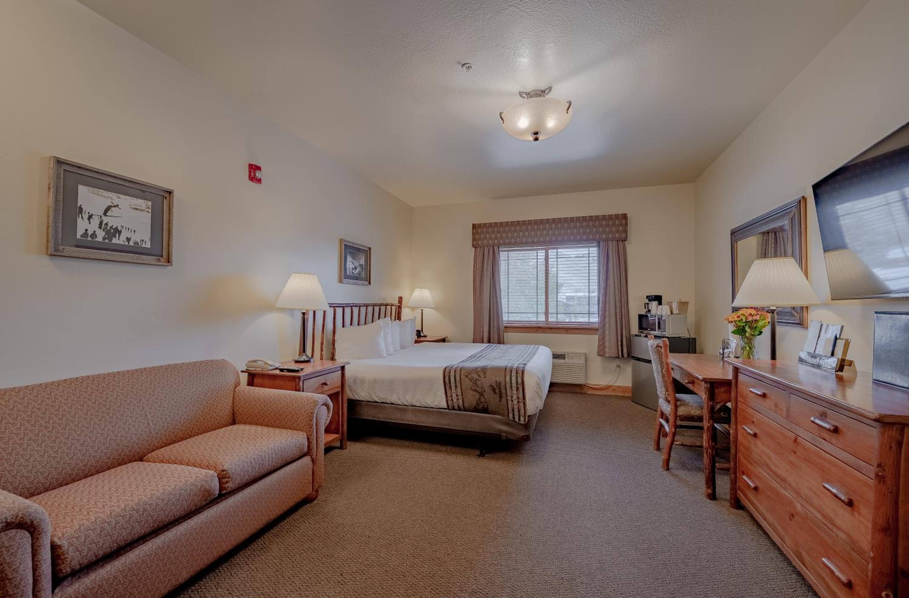 Lodge, King Bed