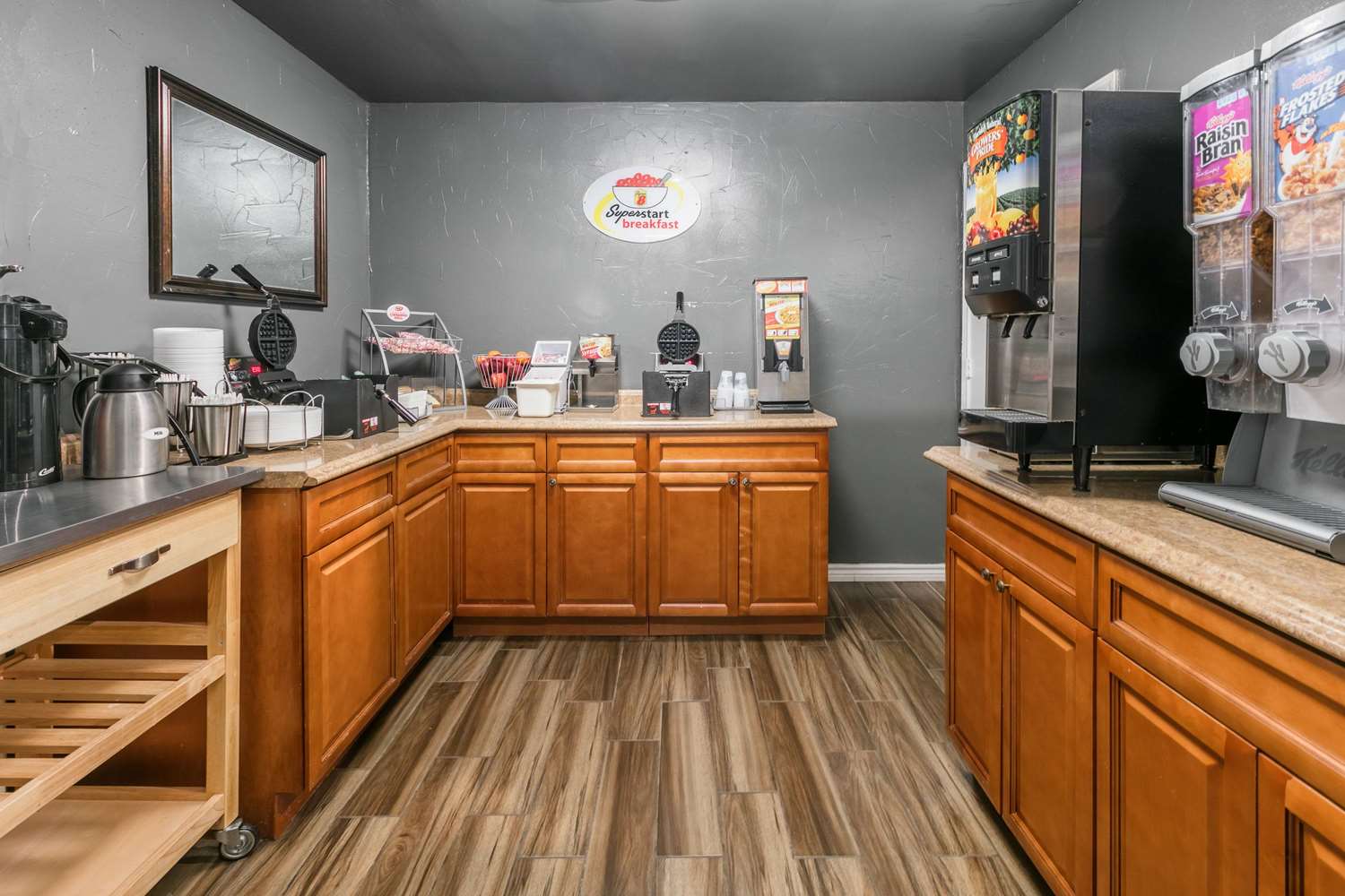 Super 8 by Wyndham Arlington Near AT and T Stadium 3/10