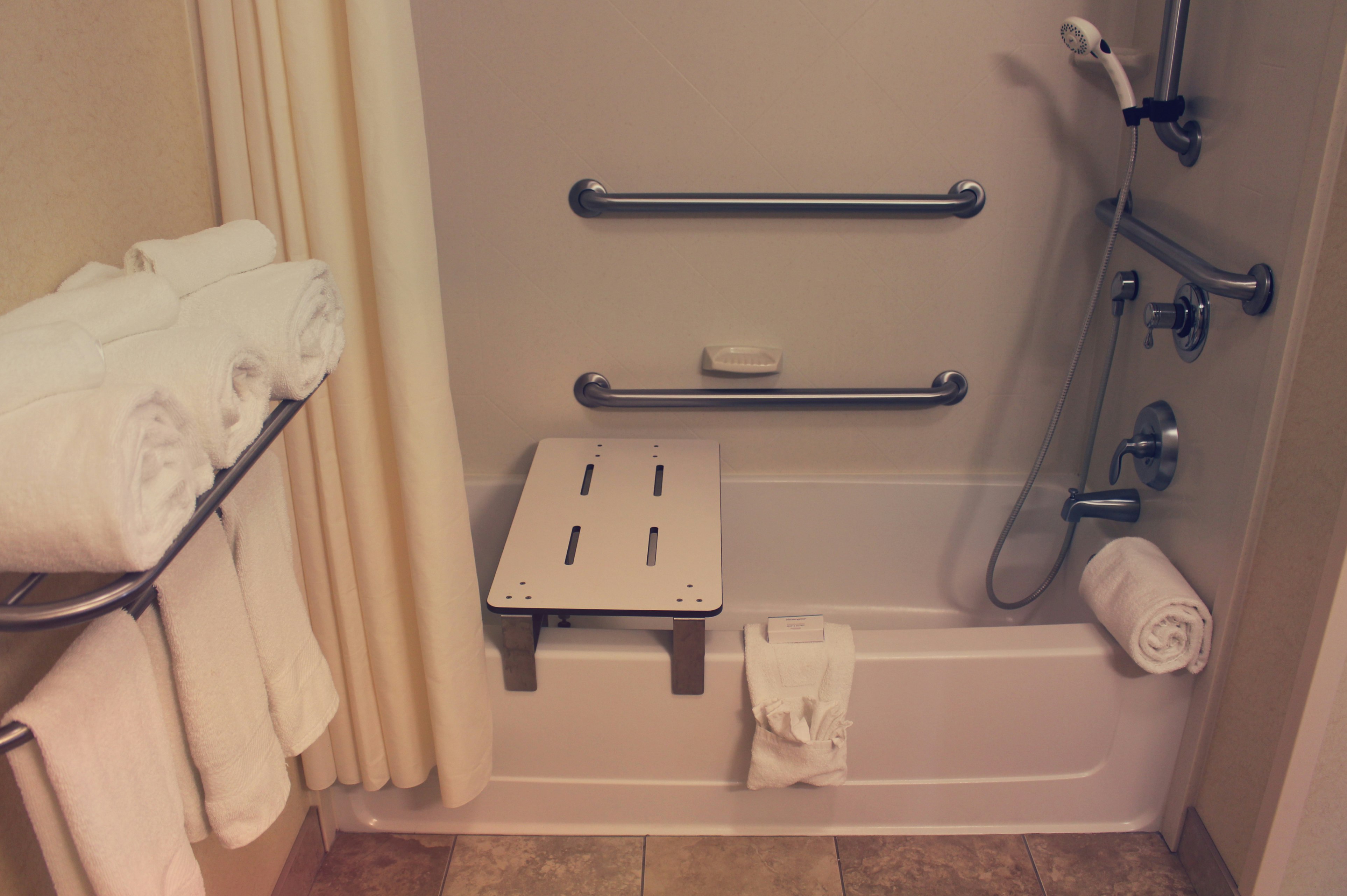 Room, 2 Queen Beds, Accessible, Hampton Inn and Suites Muncie 8/8