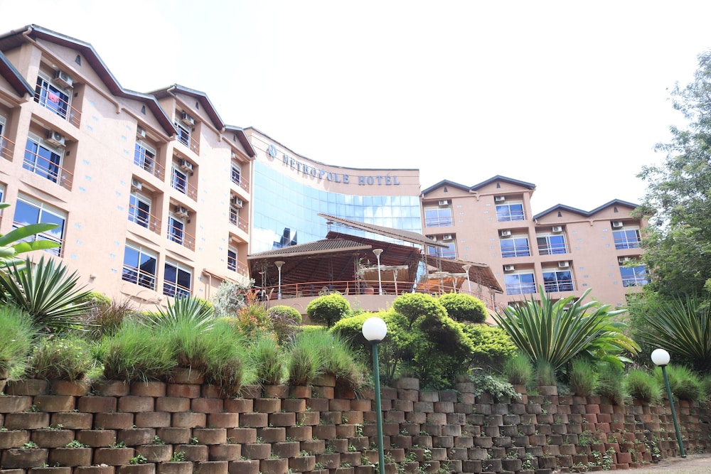 METROPOLE HOTEL 5/51