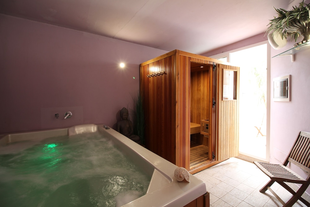 swimming pool spa