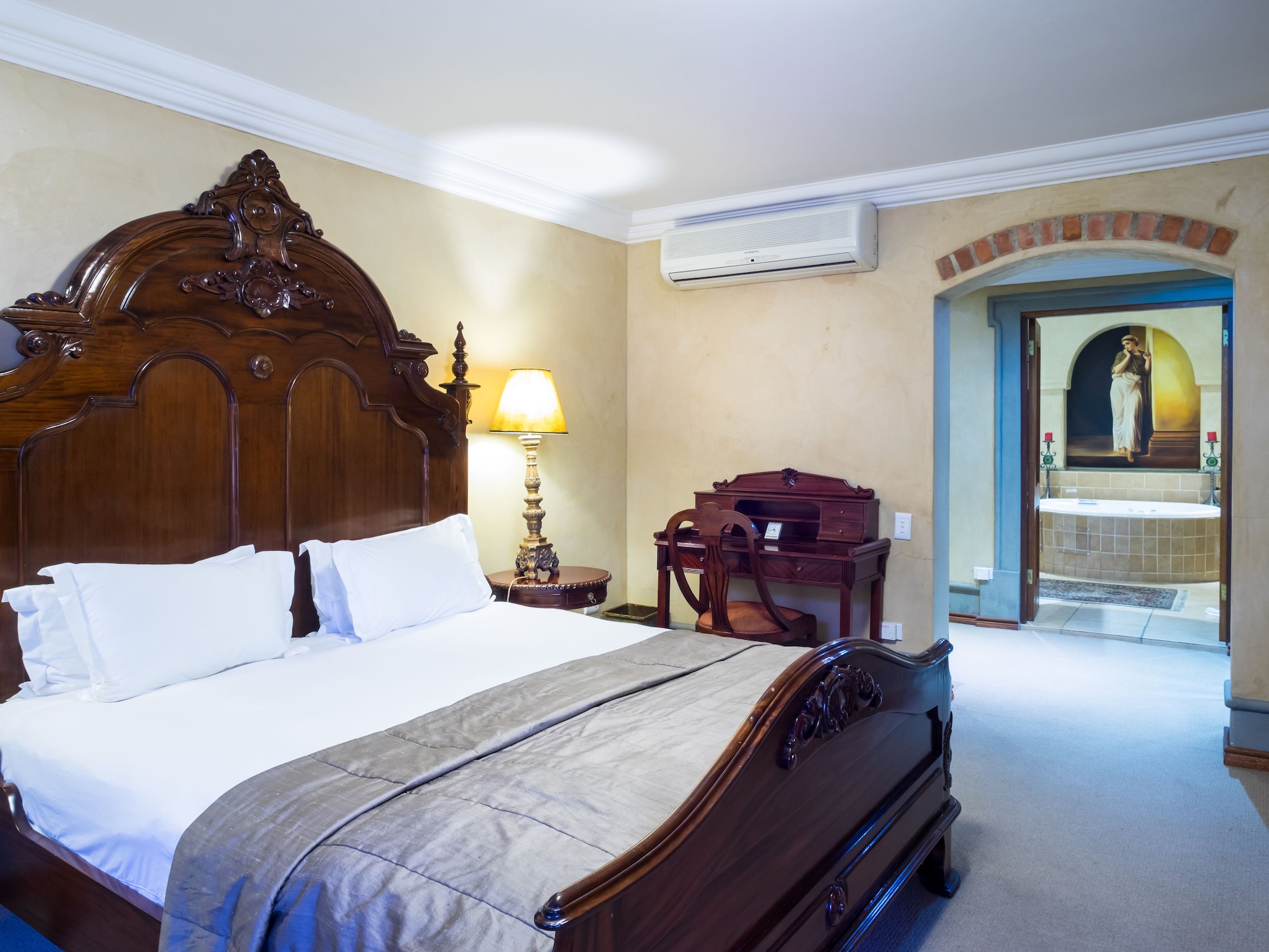 HONEYMOON, SUITE