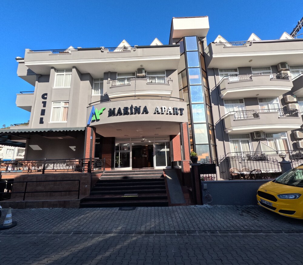 Marina Apart Hotel 42/48