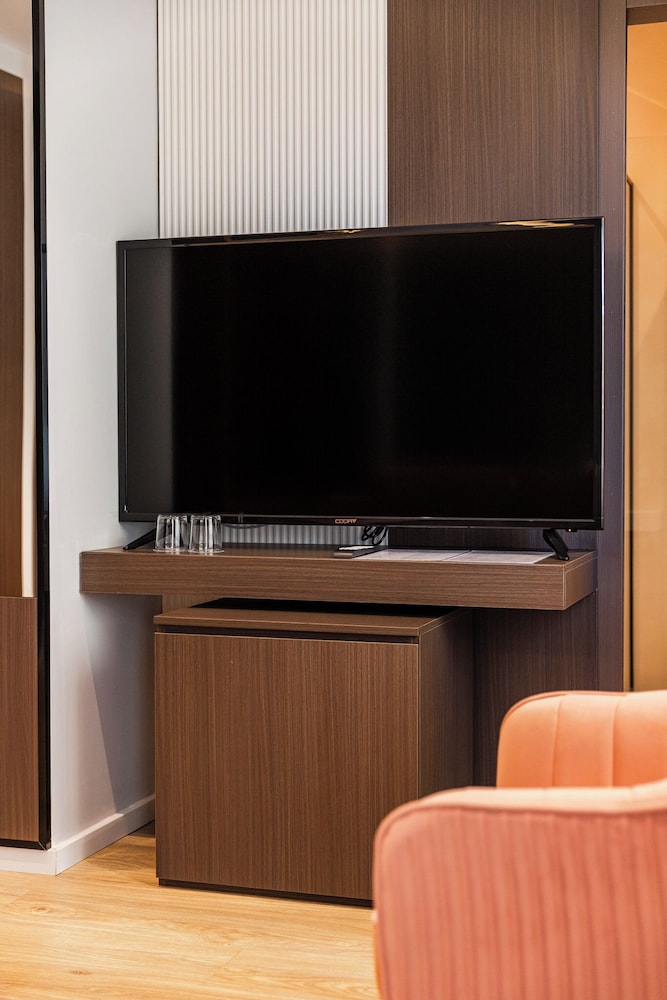 Aquila D Hotel 41/49