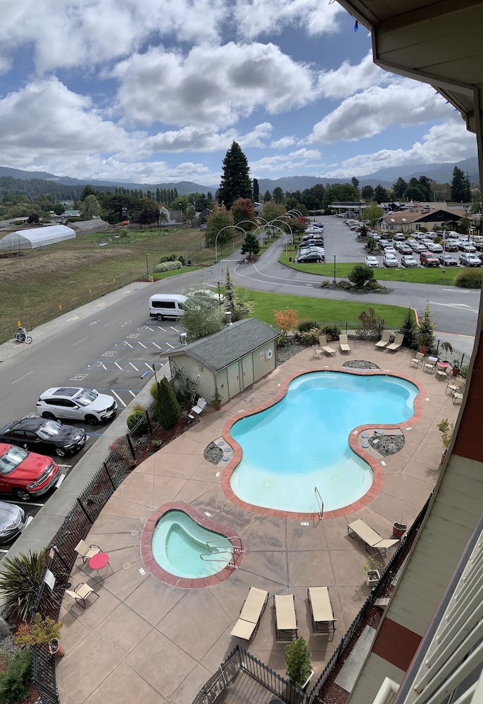 Blue Lake Casino Hotel 24/28