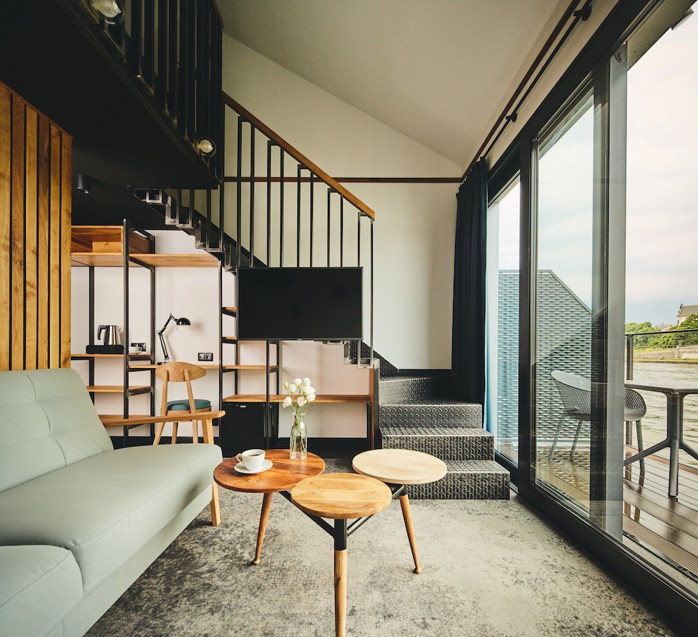 New Port Hotel 16/33