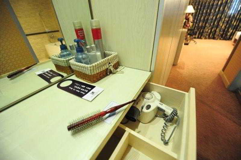 Metro Tourist Hotel 30/31