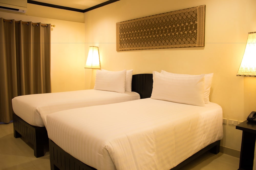 Golden Tulip Essential Pattaya 23/65