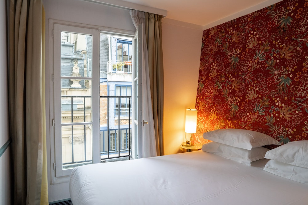 Hotel De Fleurie 11/50