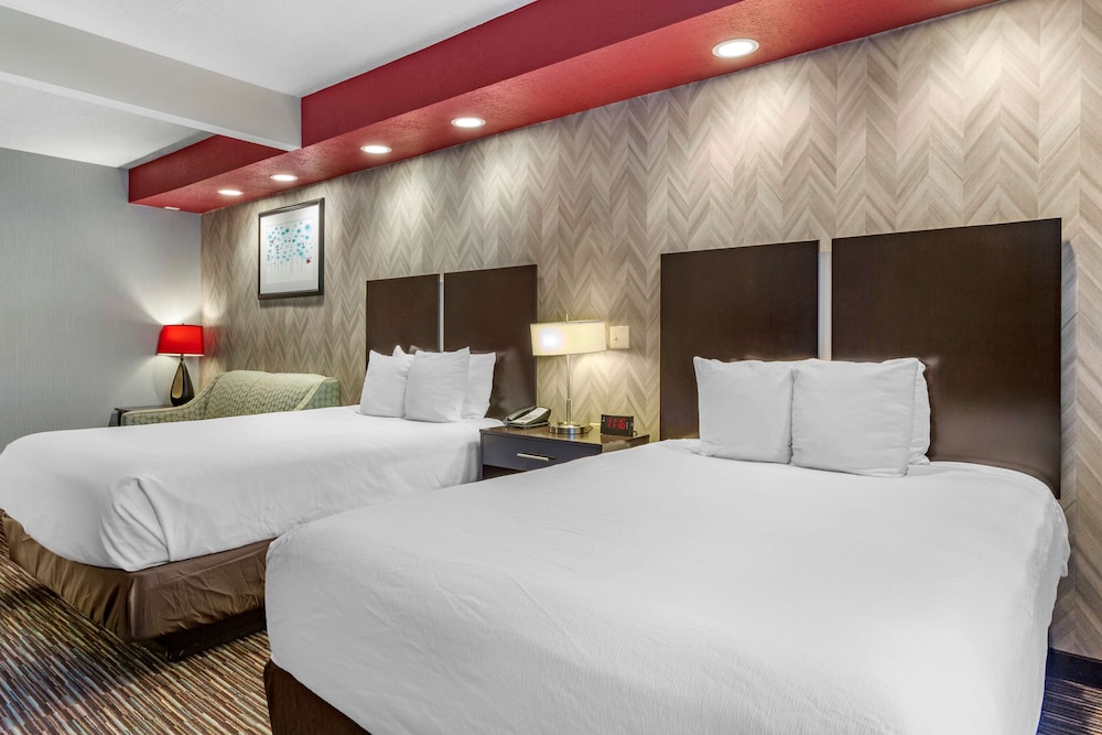 Best Western Plus Gallup Inn And Suites 12/37
