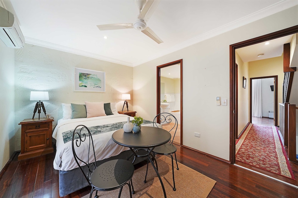 PORT MILL BED AND BREAKFAST 10/18