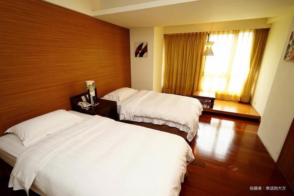 DELUXE, TWIN BEDS