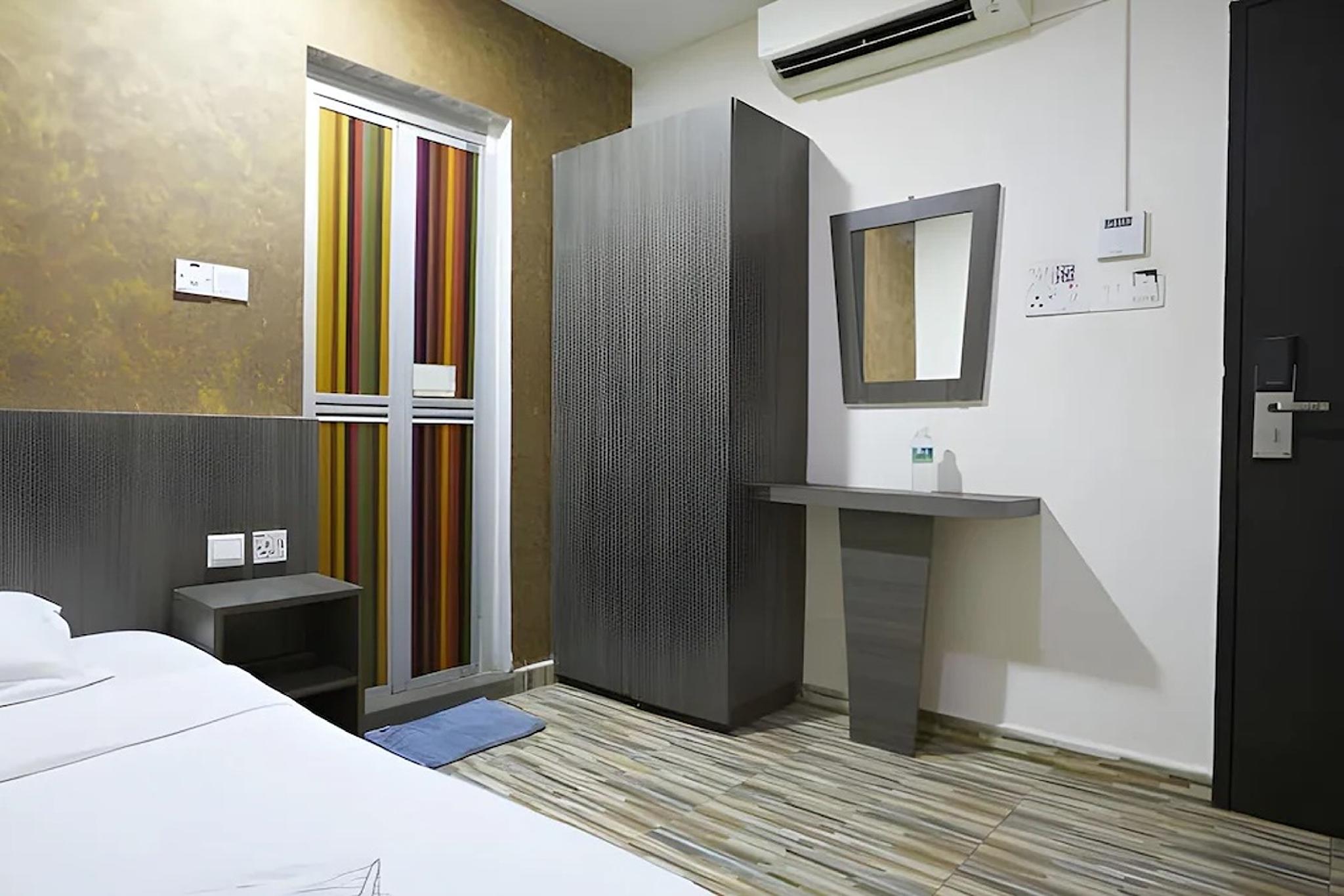 ROOM, SINGLE