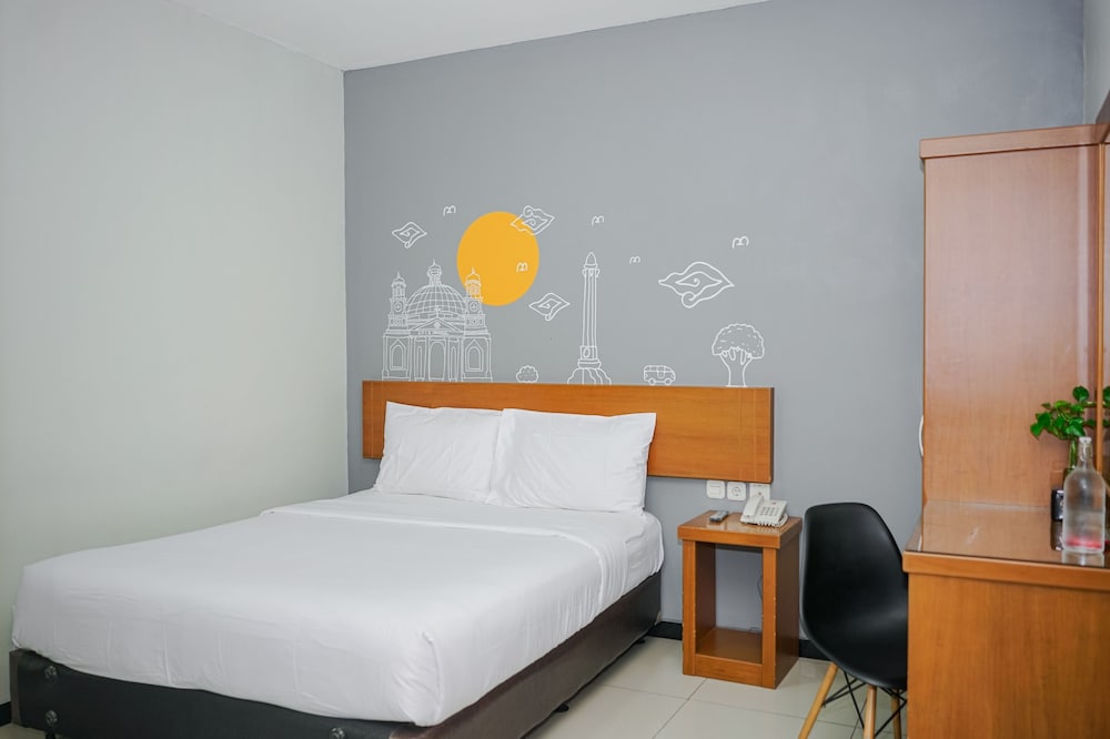 DELUXE, DOUBLE OR TWIN BED