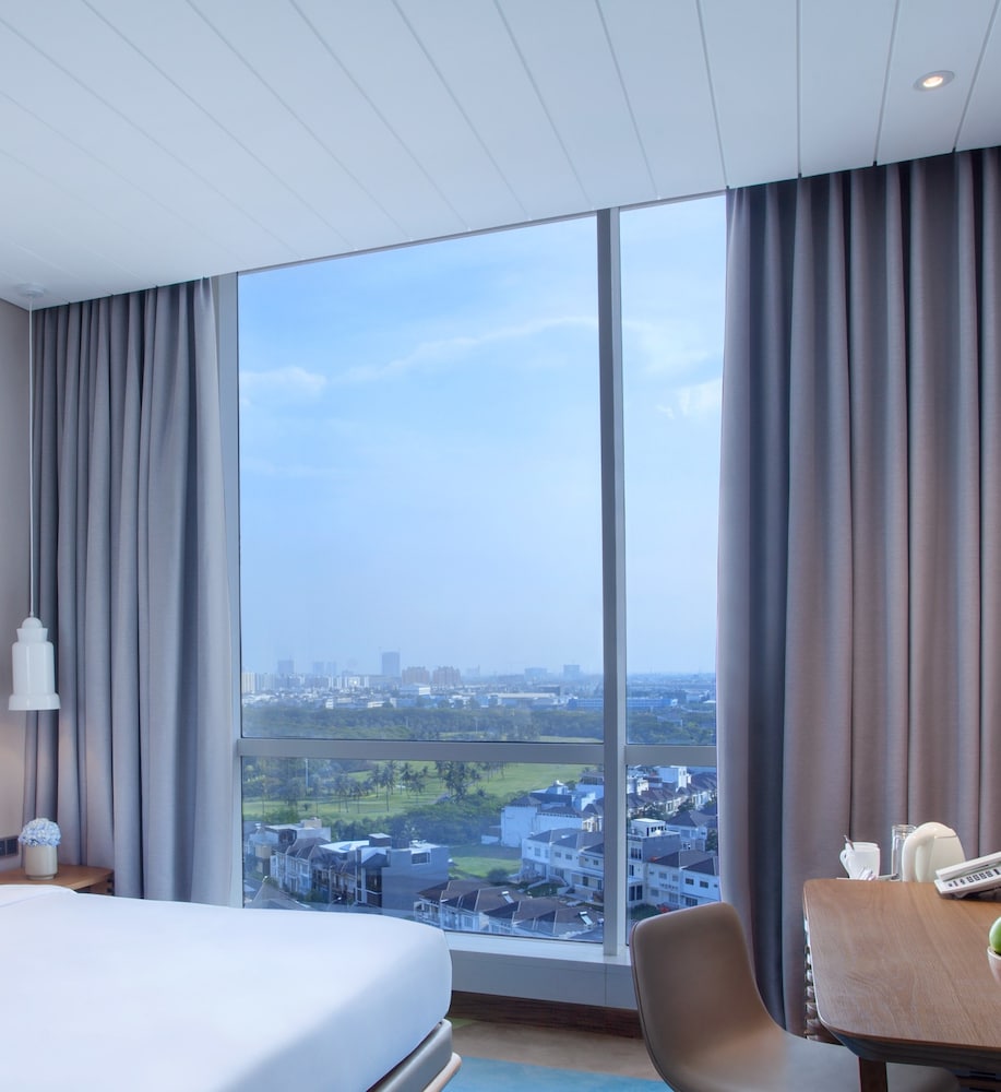 غرفة بريفيليج بسريرين منفصلين، Mercure Jakarta Pantai Indah Kapuk 3/4