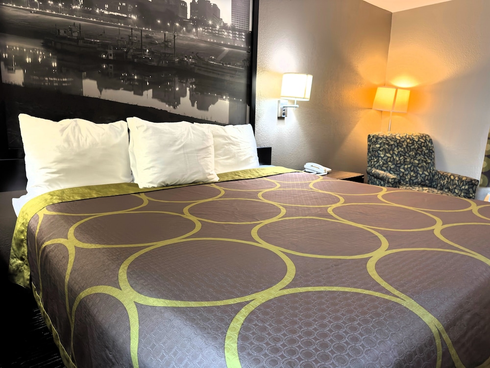 Super 8 by Wyndham Lakeland 28/41