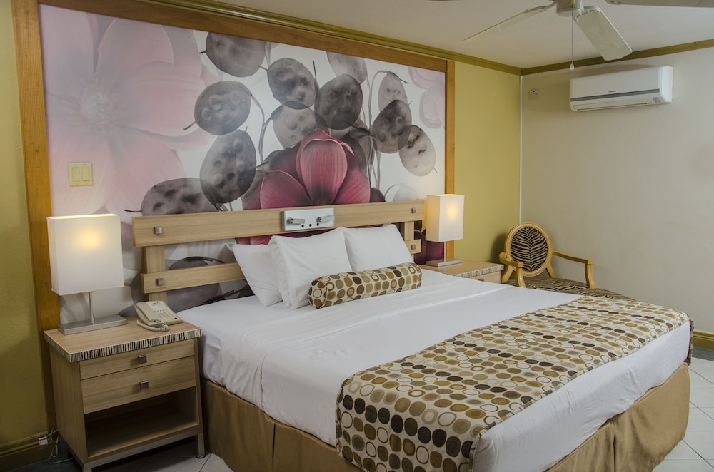 Junior Suite, King Bed, Island View, Sofa