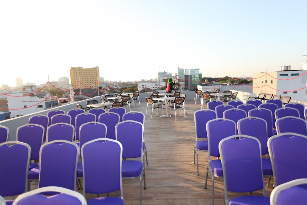 W Three Premier Hotel Makassar 27/29