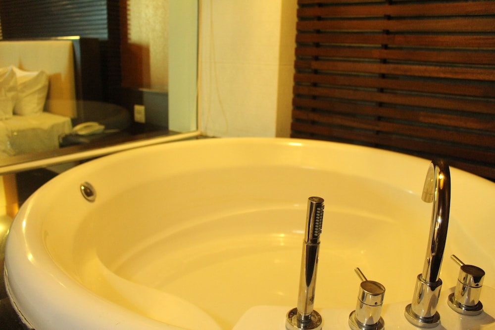 Suvarnabhumi Suite 62/66