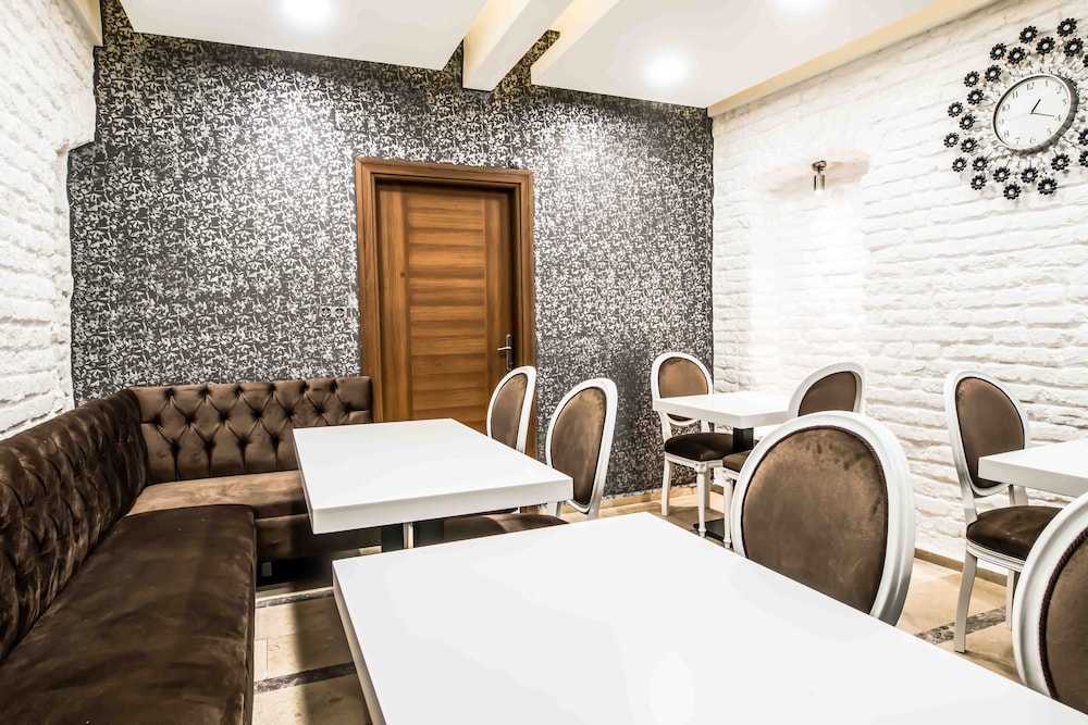 Lazz City Hotel 38/44