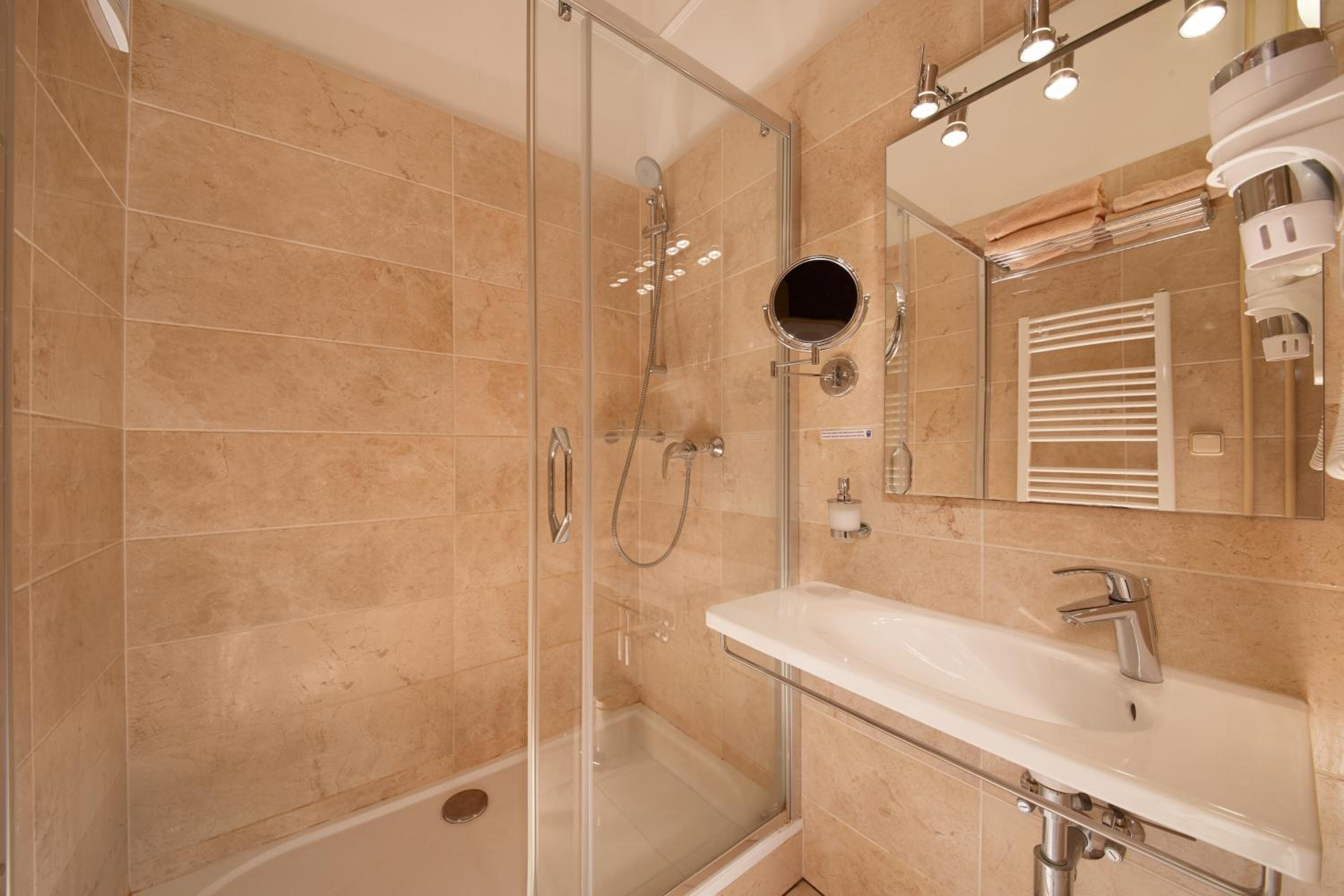 غرفة سوبيريور بسرير كينج، Hotel City Bell 5/9