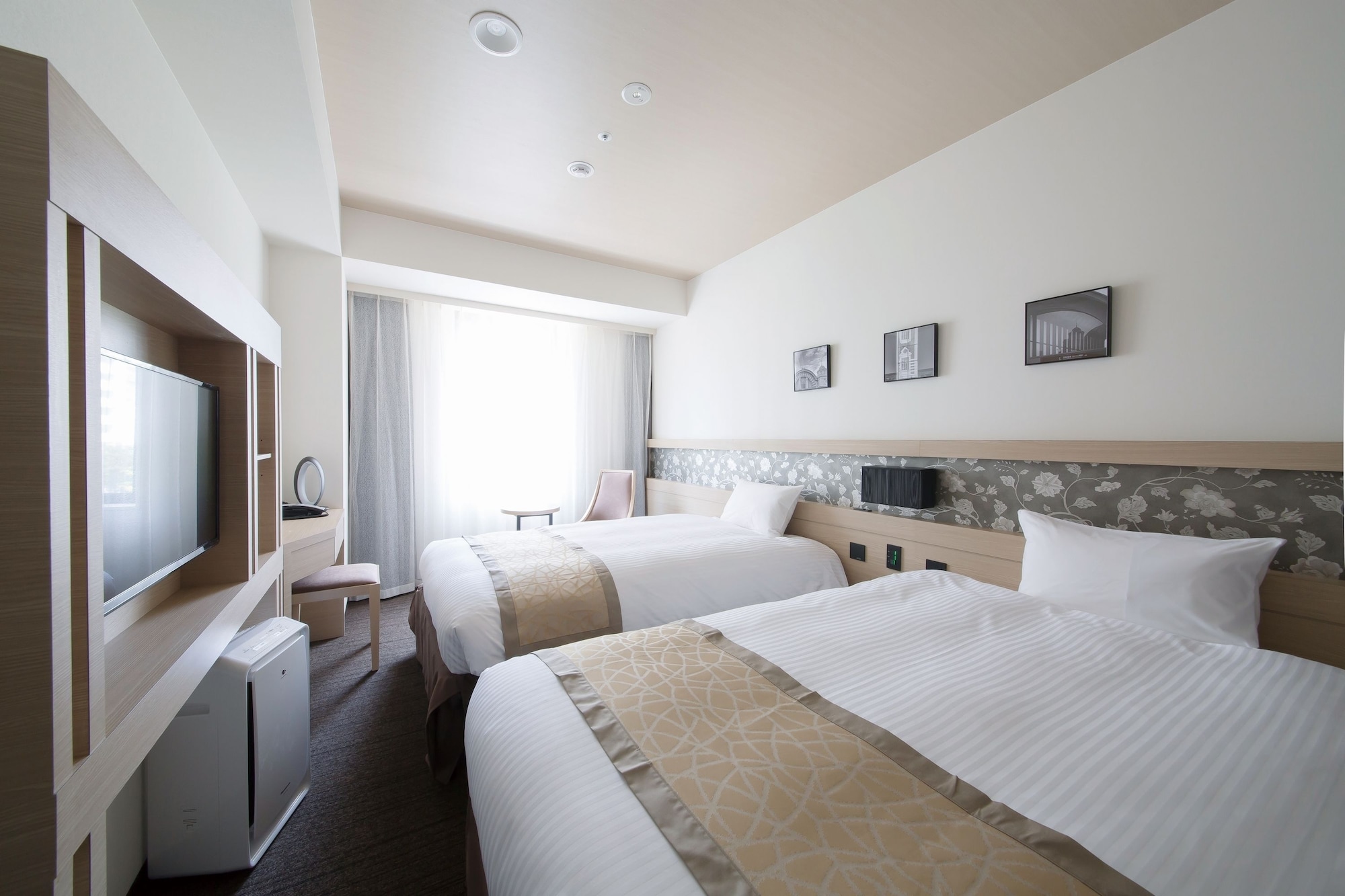 ROOM, TWIN BEDS