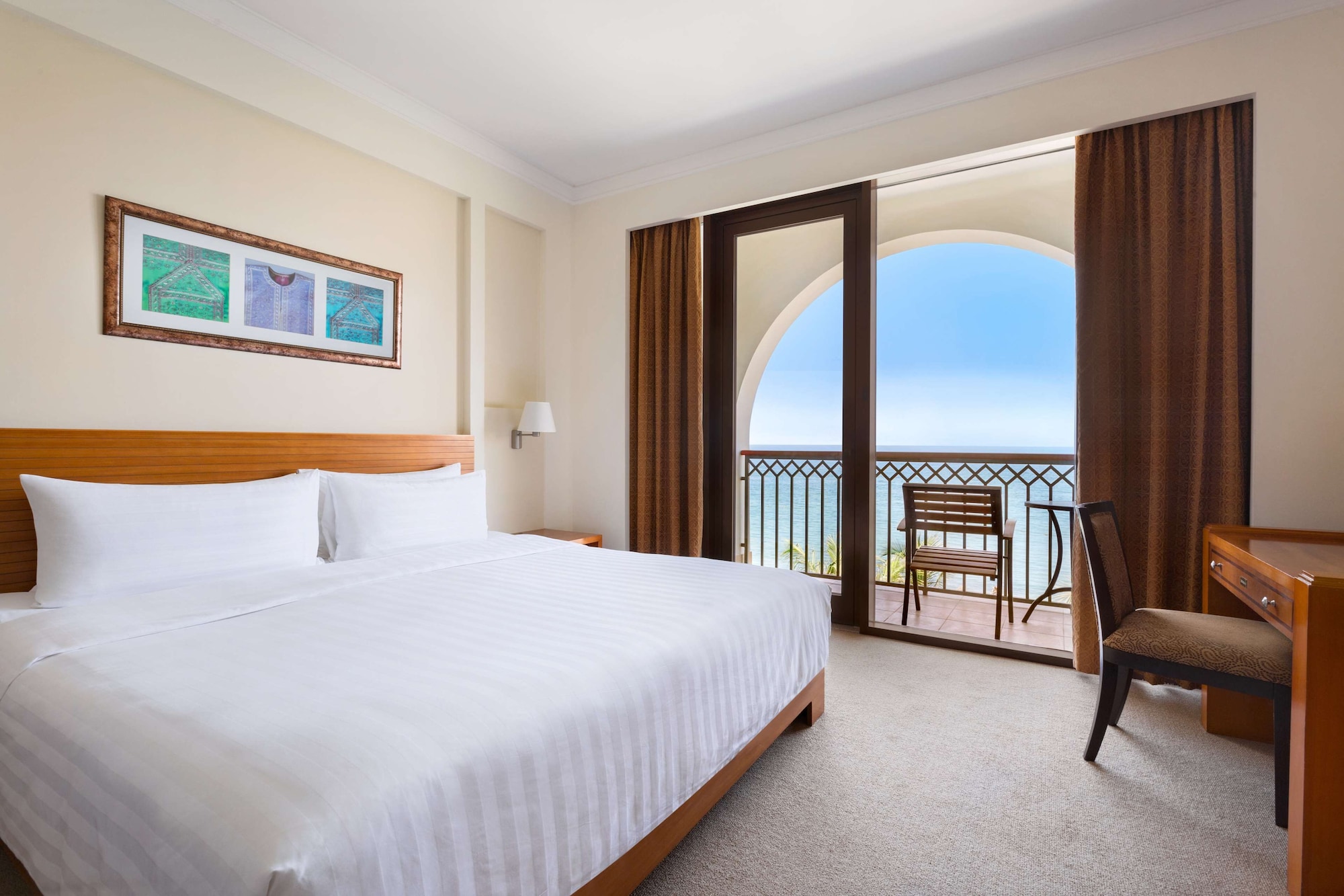 Room at Hilton Muscat Al Bandar, MUSCAT