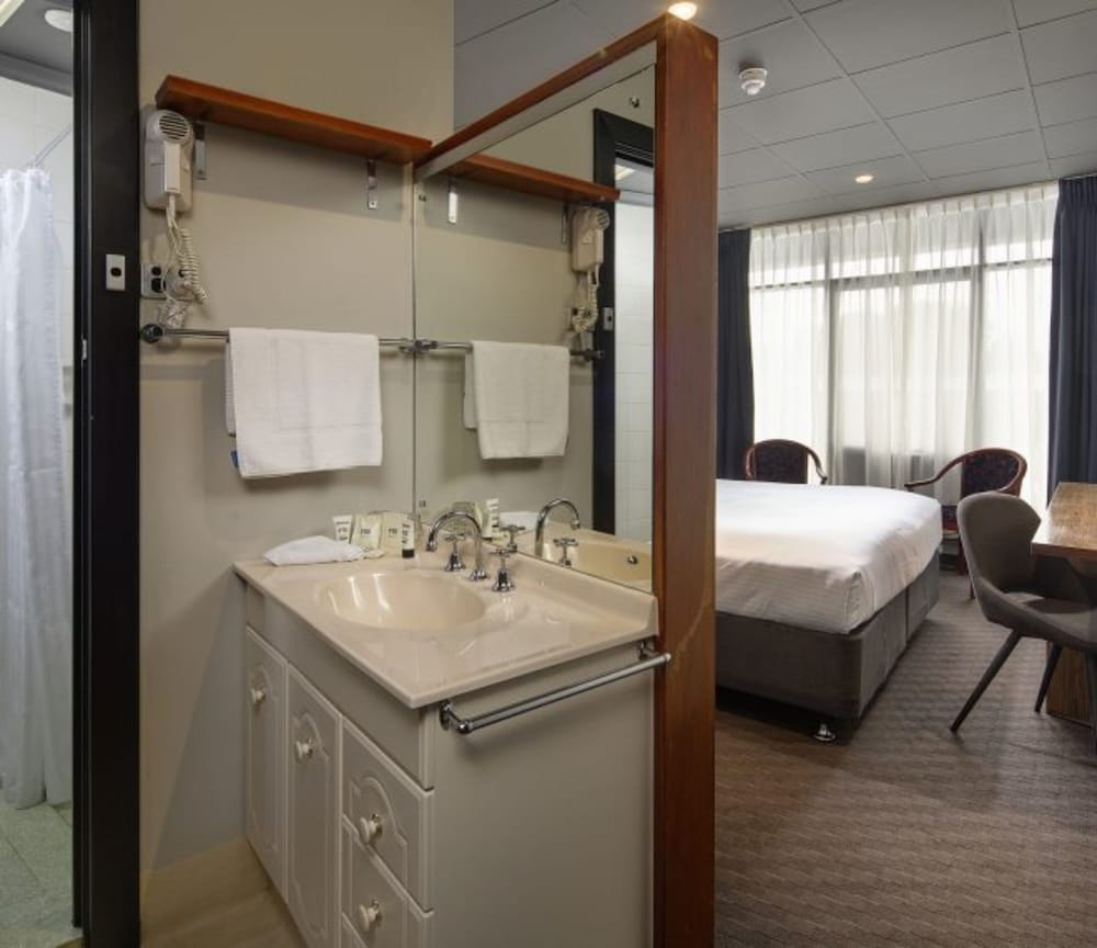 MARION HOTEL 23/70