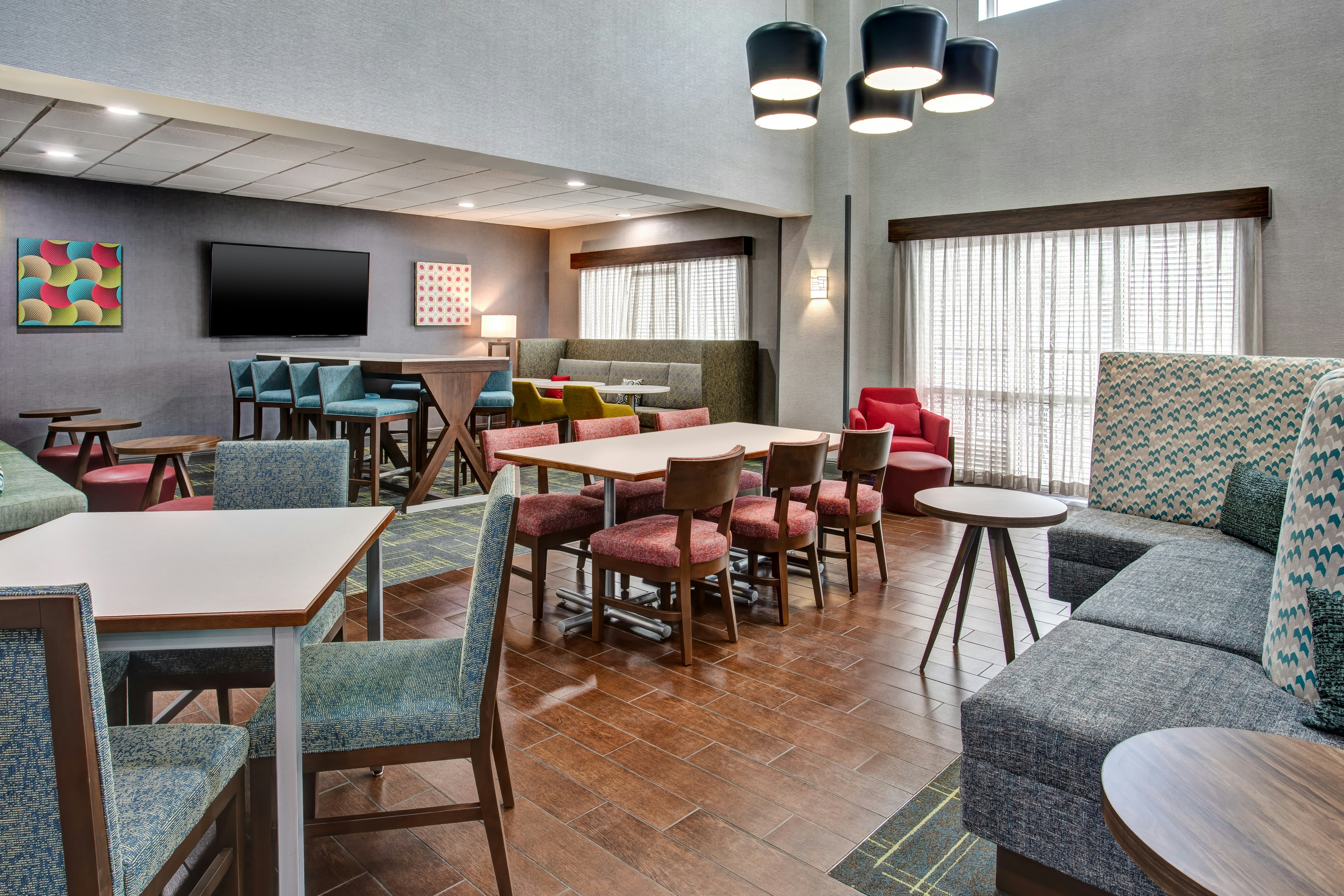 Hampton Inn & Suites - Cape Coral/Fort Myers Area, FL 33/50