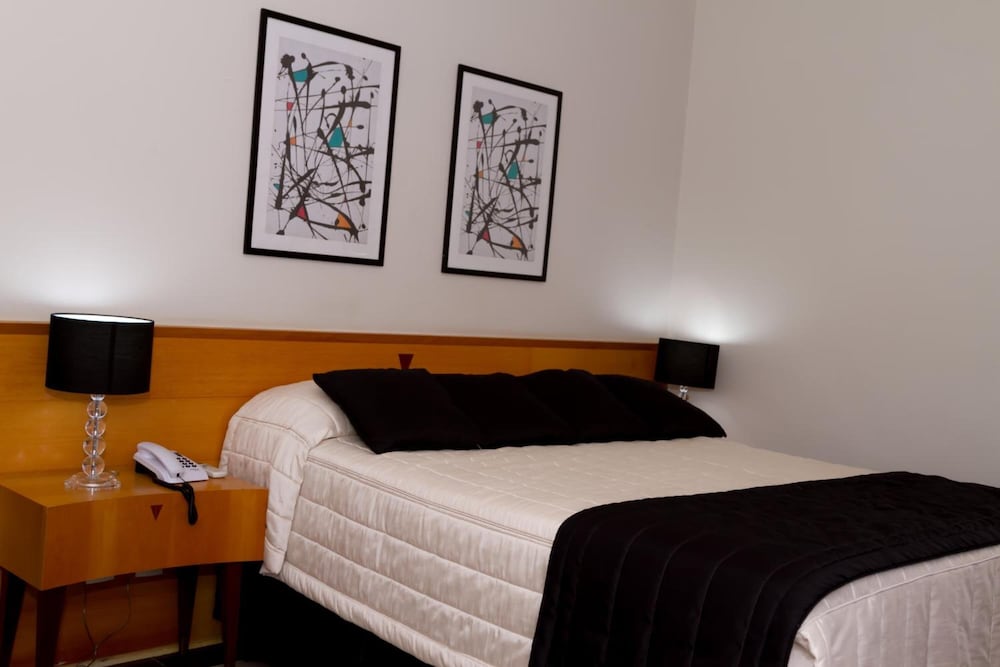 HOTEL CANADA 8/28