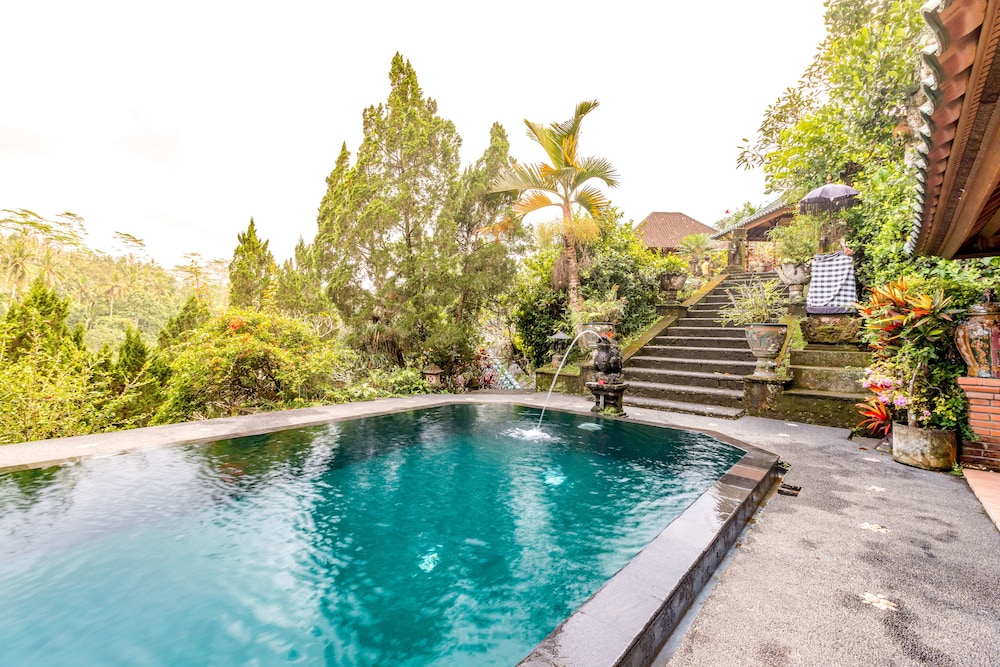 TANAH MERAH RESORT 64/69