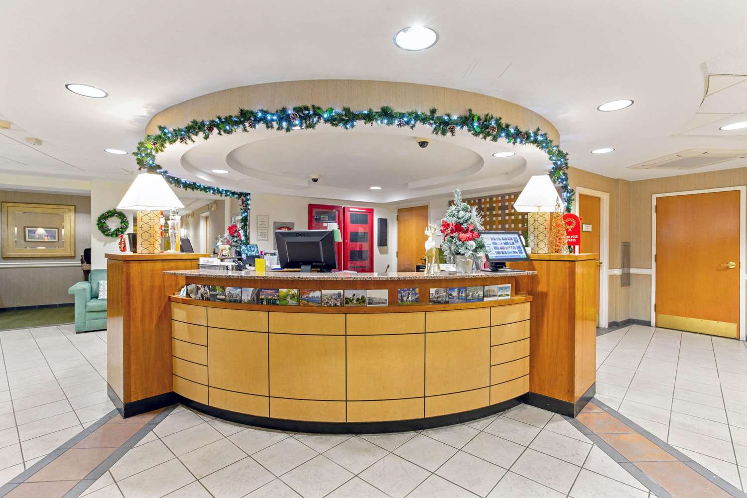 La Quinta Inn & Suites by Wyndham Boston Somerville 9/52