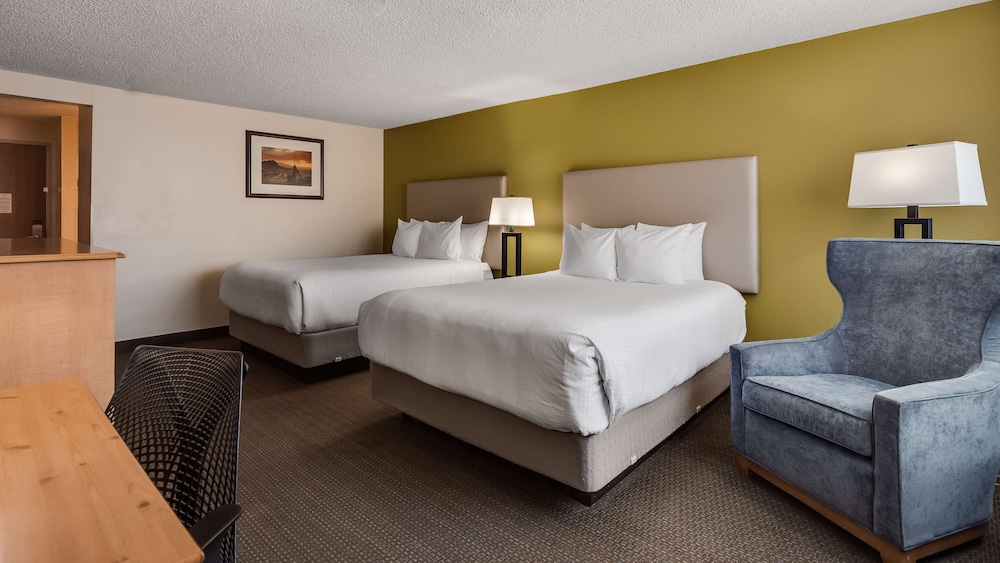 Best Western Hi-Desert Inn 20/37
