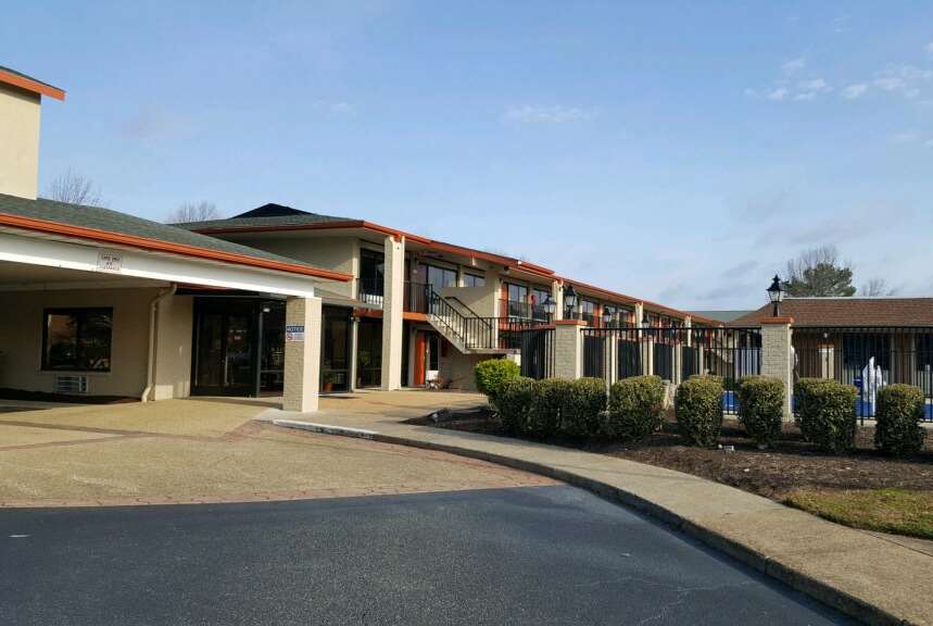 Days Inn & Suites by Wyndham Williamsburg Colonial 4/35