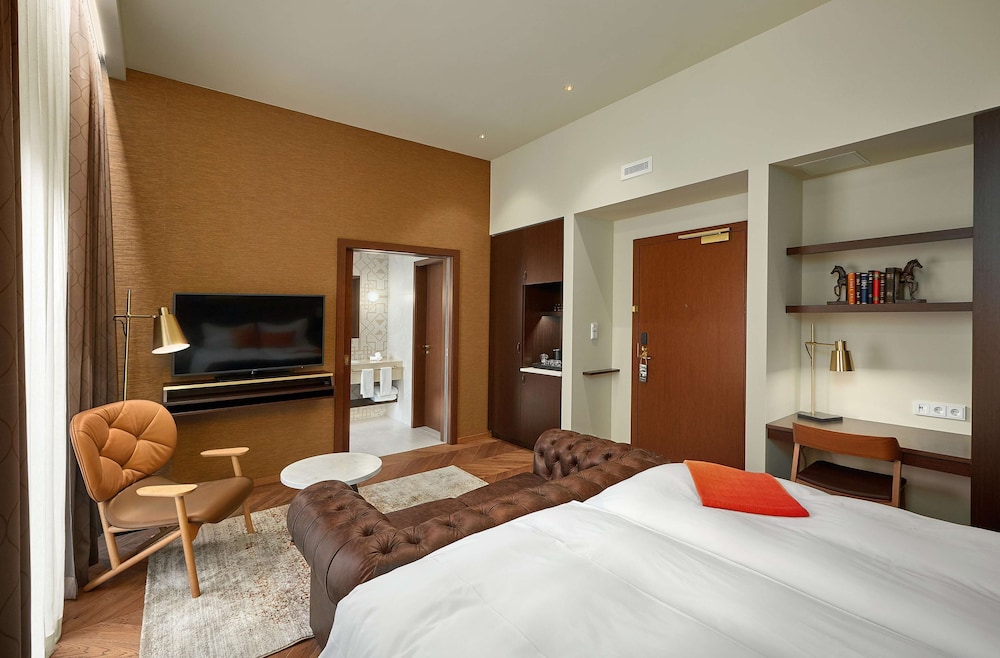 Reykjavik Konsulat Hotel, Curio Collection by Hilton 8/46