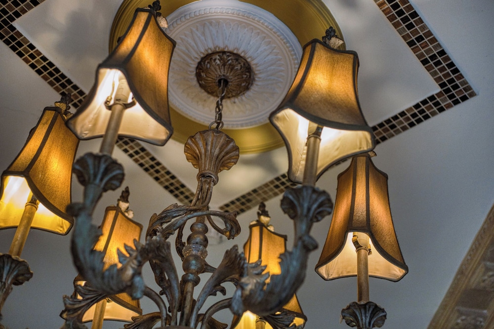 Opulence Centra London Hotel 41/75