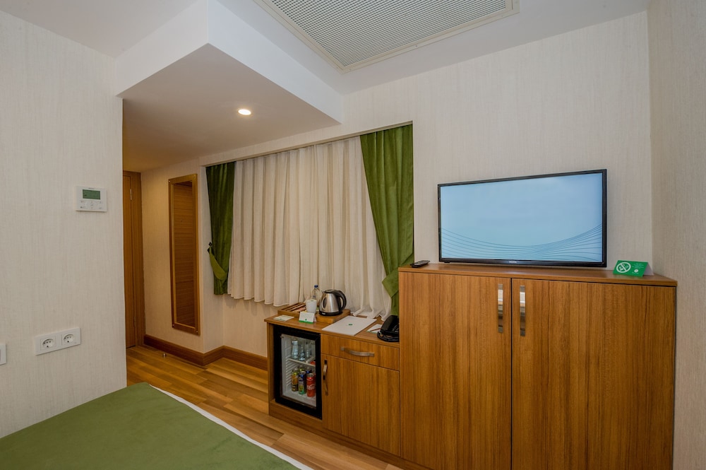 Bizim Hotel 11/64