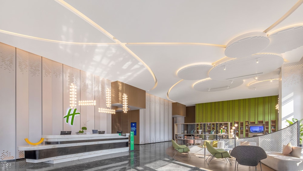 Holiday Inn and Suites Qingdao Jinshui 9/80