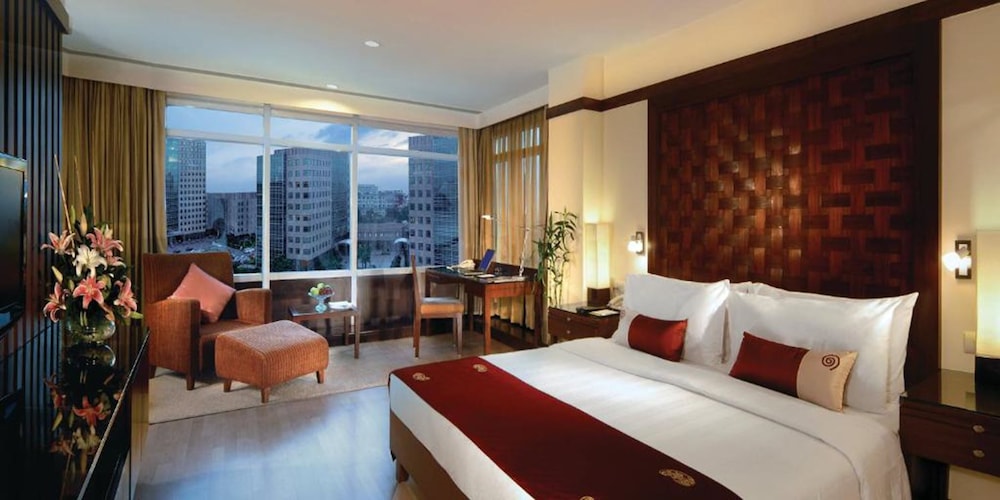 JUNIOR SUITE, KING BED, CITY VIEW