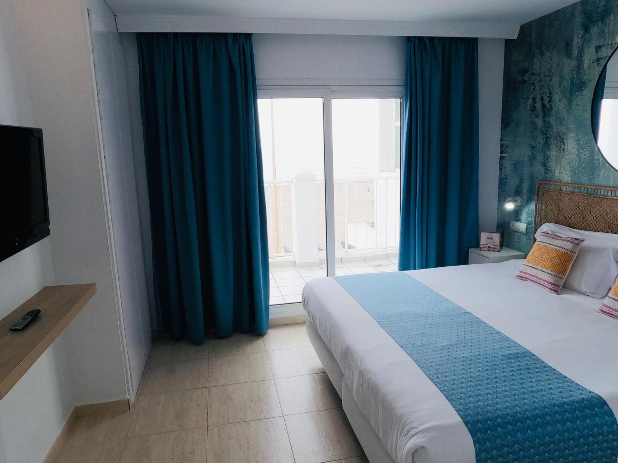 2 Bedrooms, Apartment, Sea Front