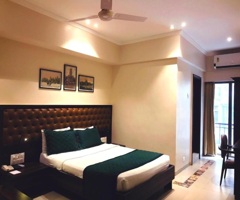 West End Hotel 20/70