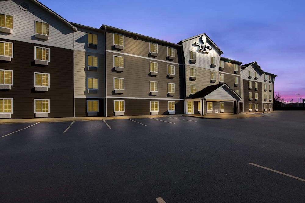 WoodSpring Suites Columbus Southeast 2/24