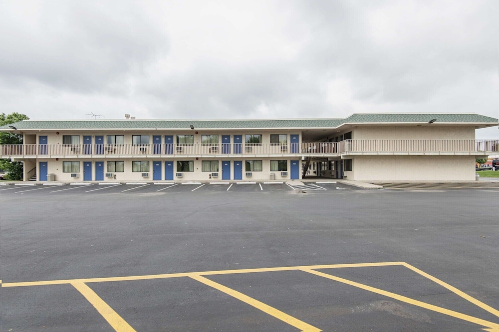 Motel6 Kansas City, MO - Airport 42/50