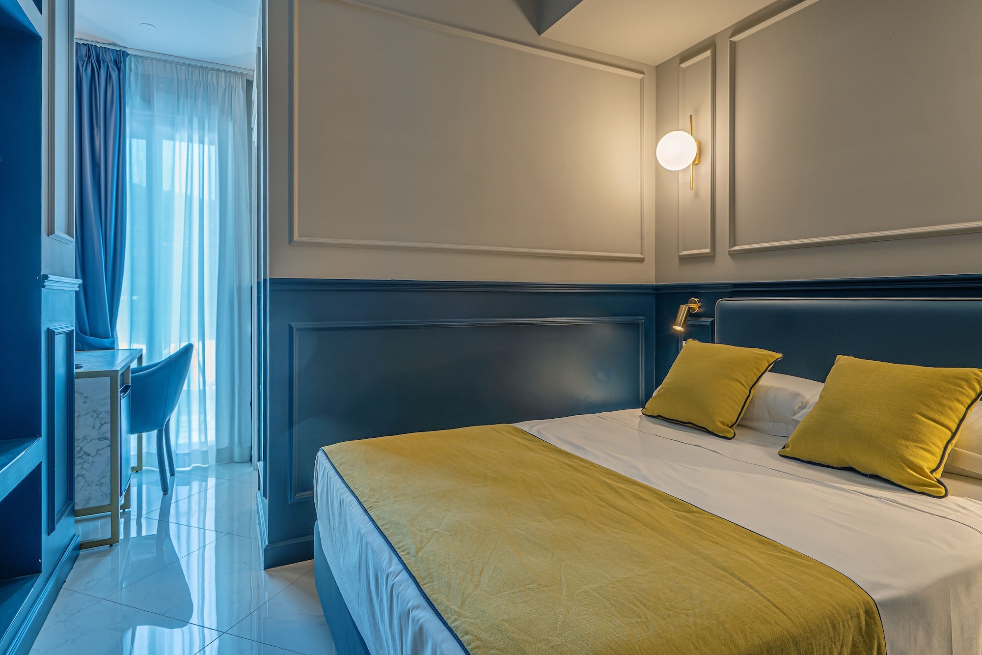 ROOM, SINGLE