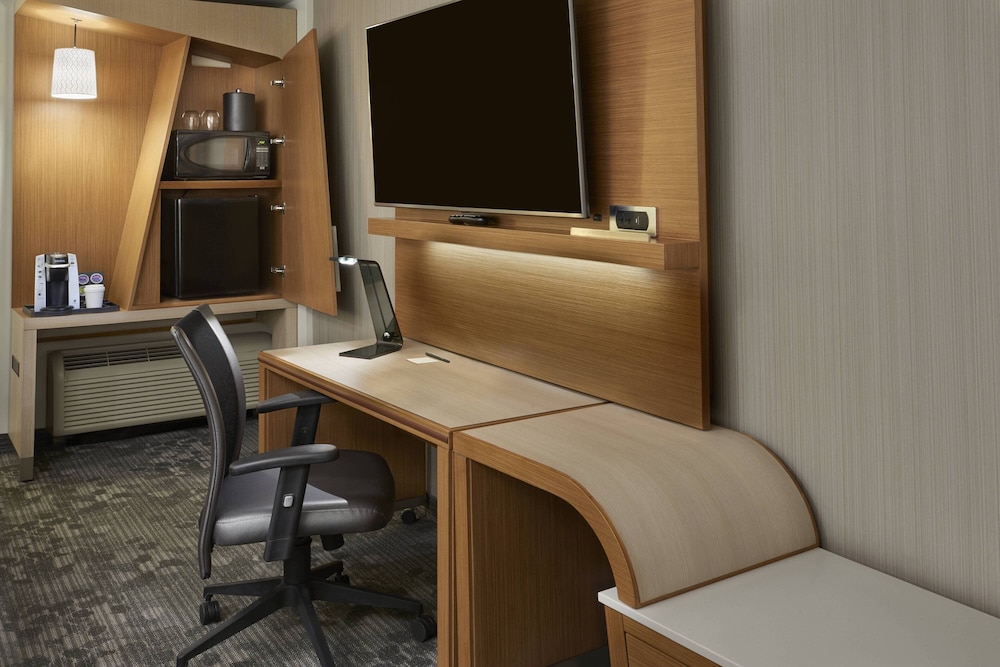 Courtyard by Marriott Oshawa 47/54