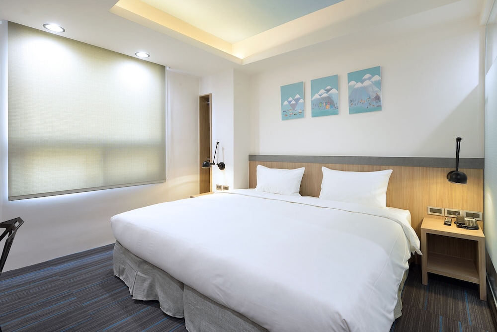ROOM, DOUBLE BED