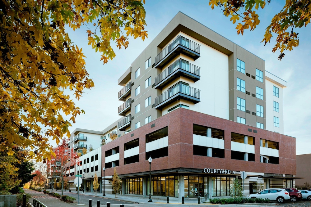 Courtyard Corvallis 3/61