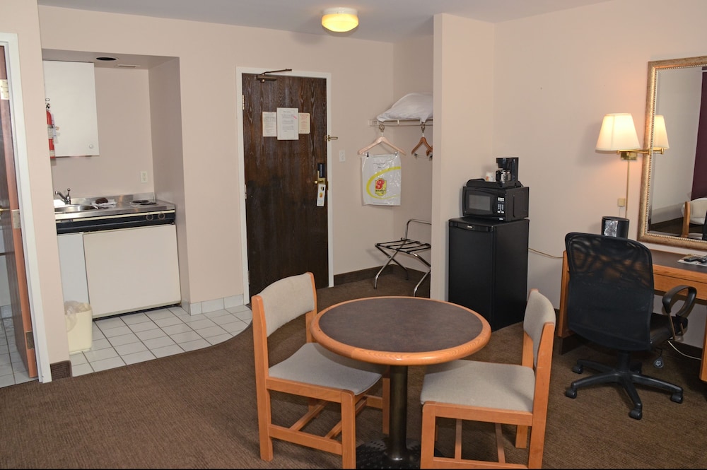 Super 8 by Wyndham North Bay 22/27